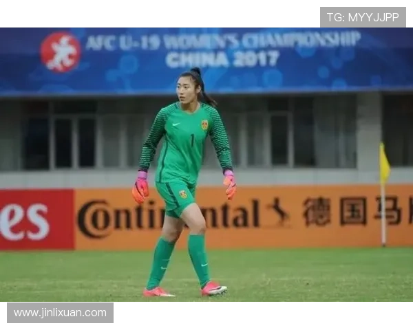 女足改海滩散步 彭诗梦或继续首发