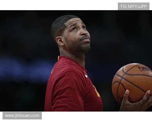 勇士官宣签约前绿军中锋巴锡